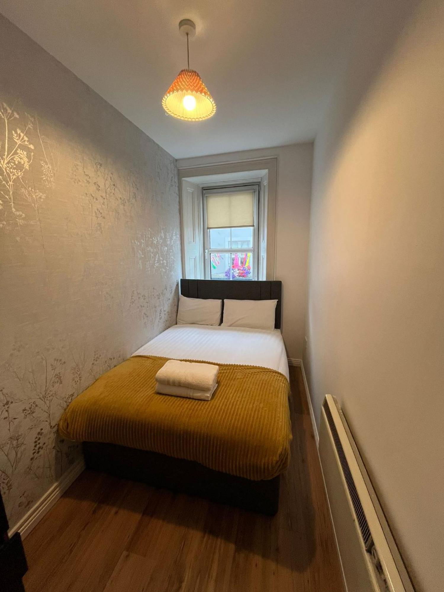 Апартаменты Latin Quarter Townhouse Голуэй Экстерьер фото